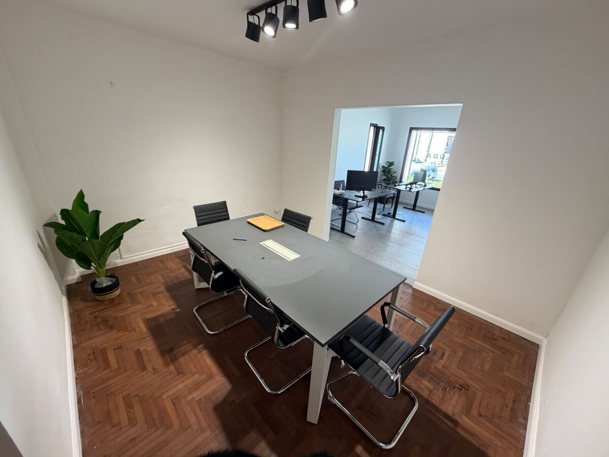 Sala de reuniones de Ibarra Propiedades para firmas y asesoramiento inmobiliario